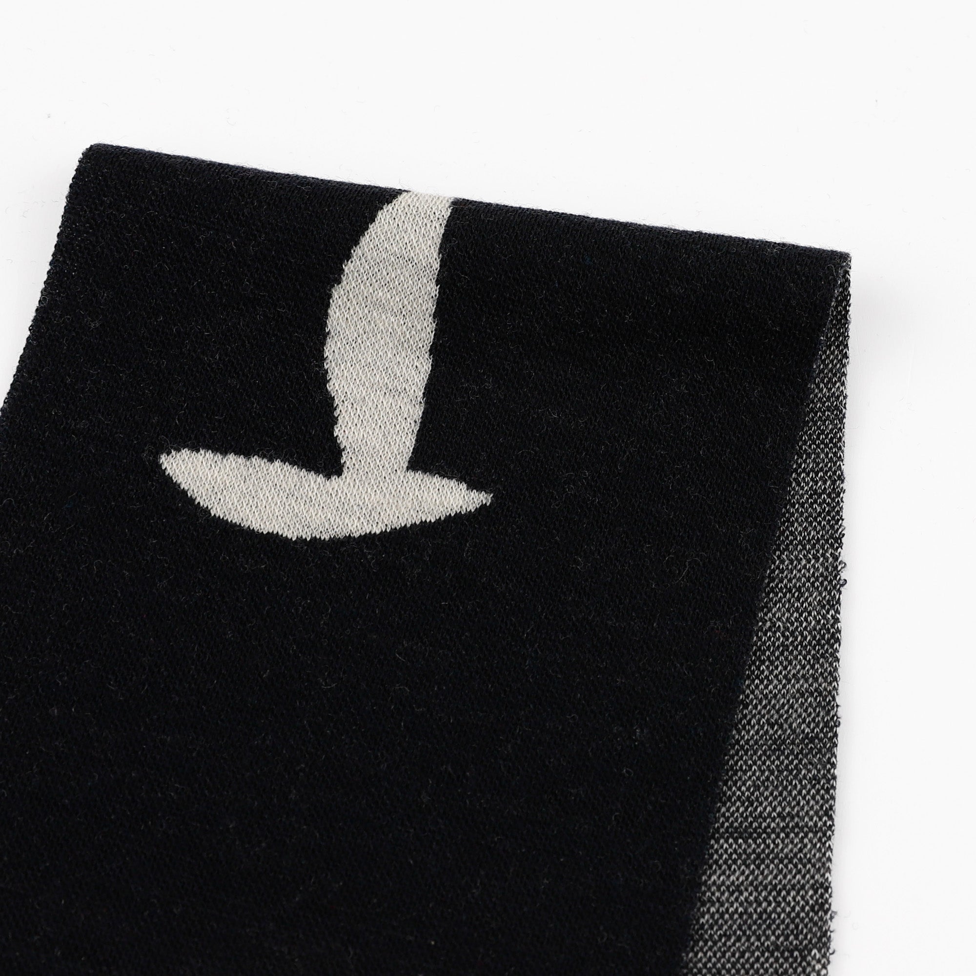 Birds_Merino_Jacquard_Black_x3a_White_Swatch.jpg