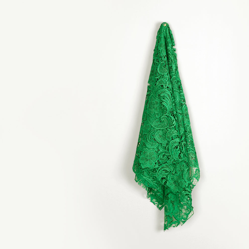 Green_Lace_Hang.jpg
